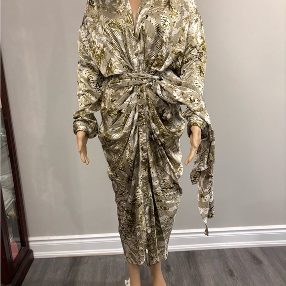 Patterned Wrap Dress - Picture 3 of 4